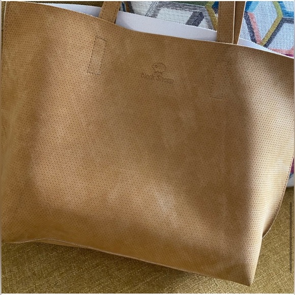 *COMBO * Tote bag plus multi bag or funny pack vegan leather camel pre loved 💕 - Picture 10 of 12